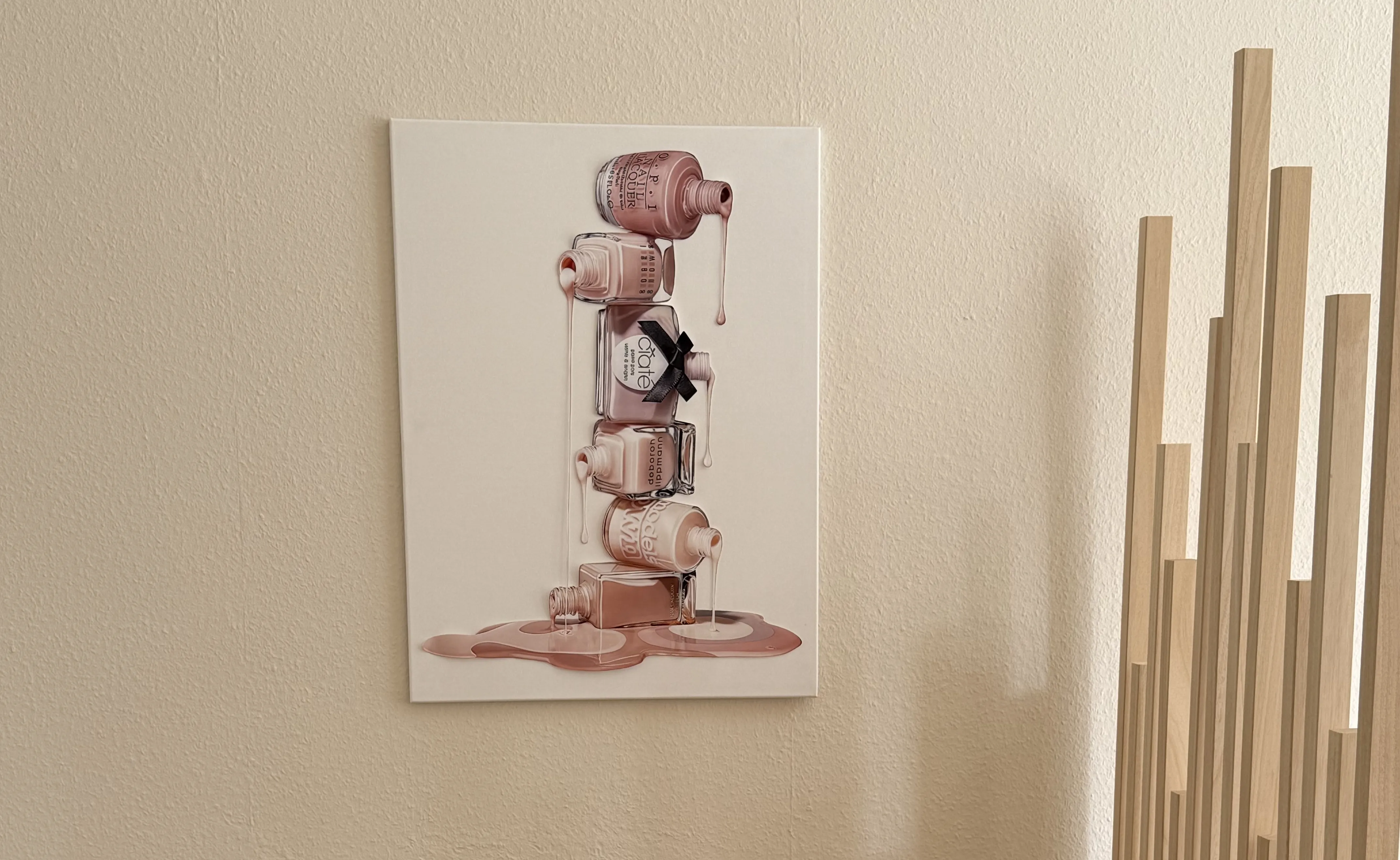 peinture accroché mur